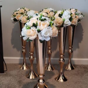 Flower centerpiece flowe and vase included